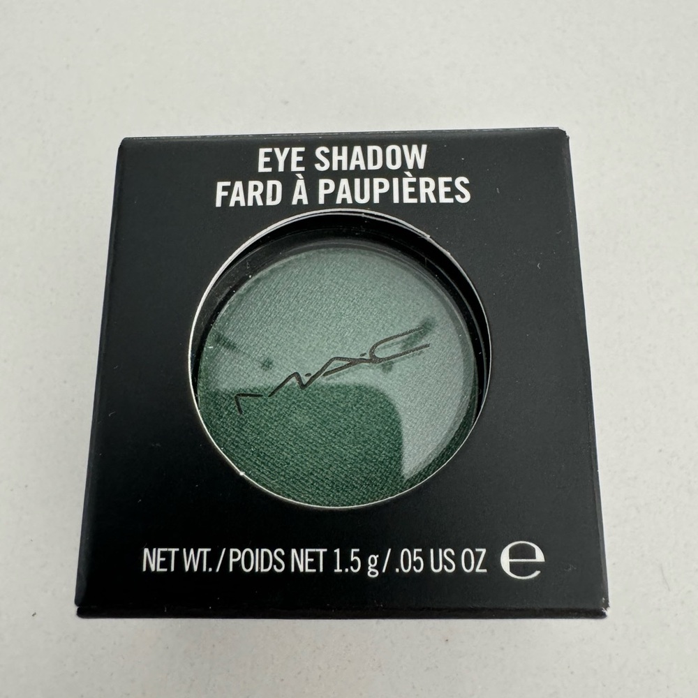 MAC Cosmetics One-Off eyeshadow